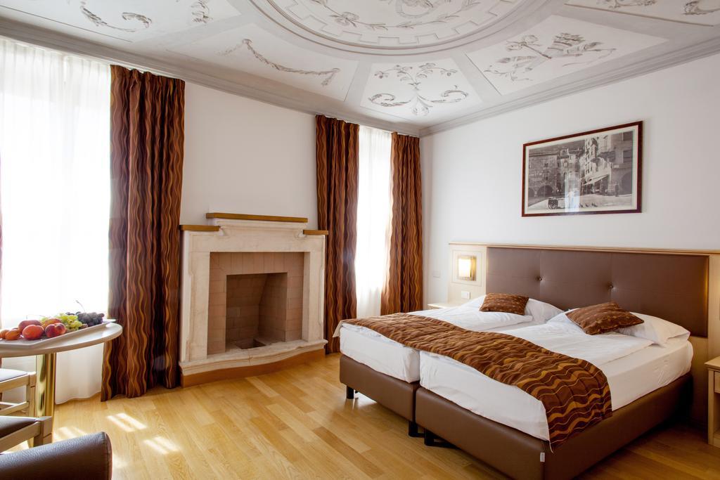 ريفا ديل غاردا Hotel Portici - Romantik & Wellness المظهر الخارجي الصورة