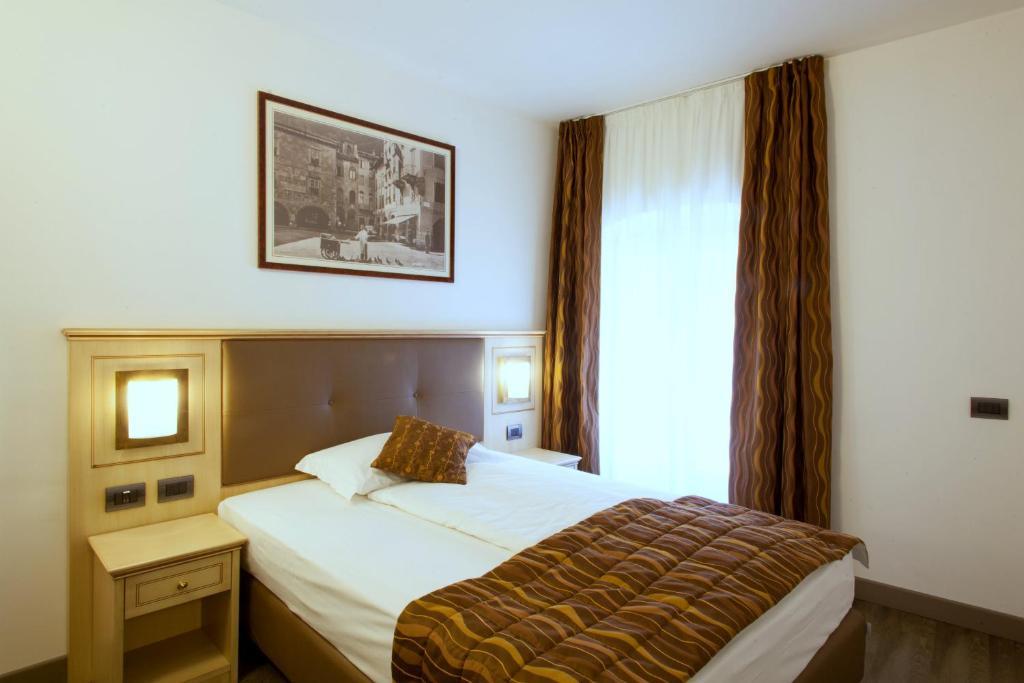 ريفا ديل غاردا Hotel Portici - Romantik & Wellness الغرفة الصورة