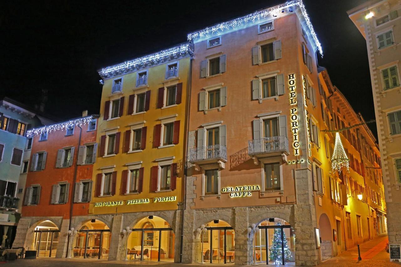 ريفا ديل غاردا Hotel Portici - Romantik & Wellness المظهر الخارجي الصورة
